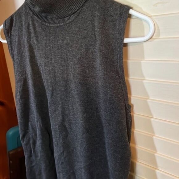 IB Diffusion Sleeveless Turtleneck Blouse - Picture 3 of 4